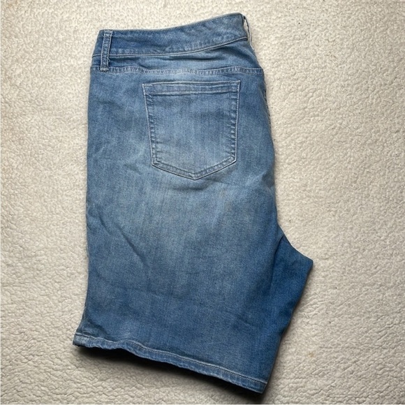 Torrid stretch Comfy Shorts Distressed Size 22 - Picture 6 of 8